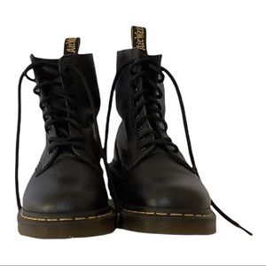 Worn ONCE Doc Marten Black 1460 Pascal size 7US/5UK/38EU